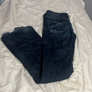 Dark wash silver jeans. Size 28